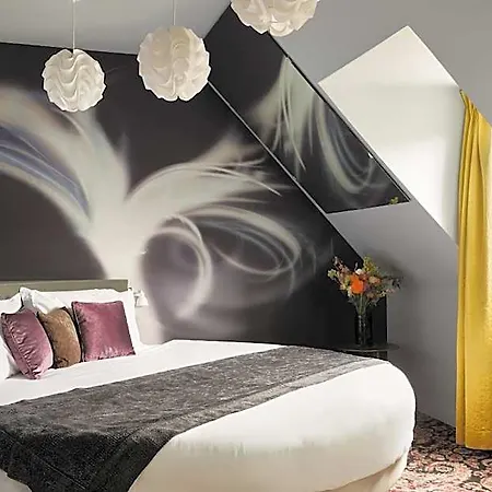New Republique - Ex Albert's Hotel