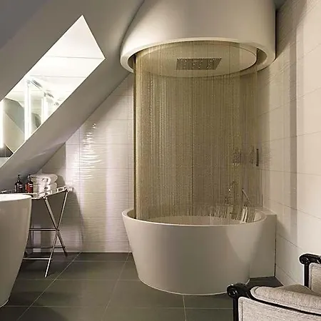 New Republique - Ex Albert's Hotel