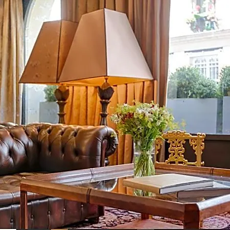 New Republique - Ex Albert's Hotel