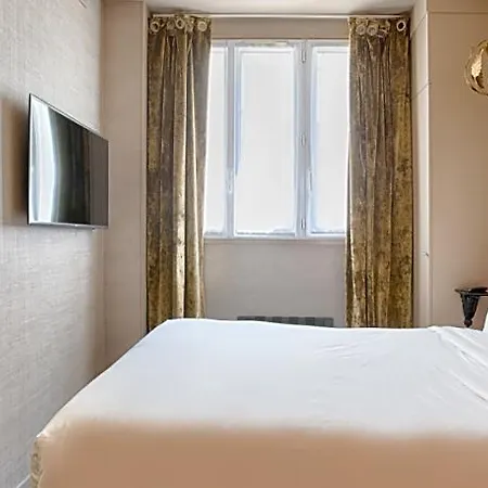 New Republique - Ex Albert's Hotel 4*