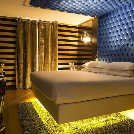 New Republique - Ex Albert's 4*