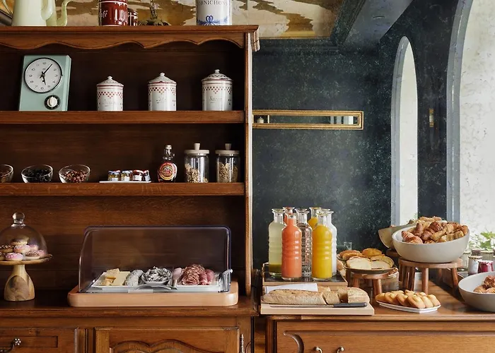 New Republique - Ex Albert's 4*