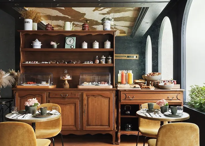 ホテル New Republique - Ex Albert's 4*