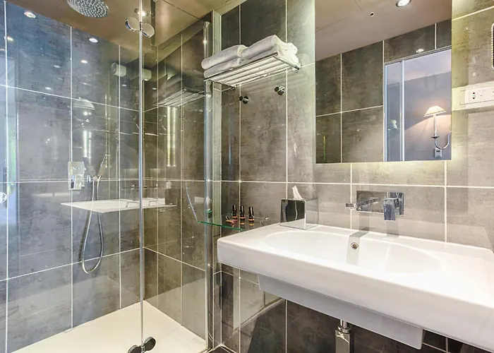 New Republique - Ex Albert's ホテル