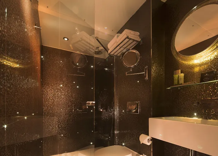 New Republique - Ex Albert's Hotel 4*