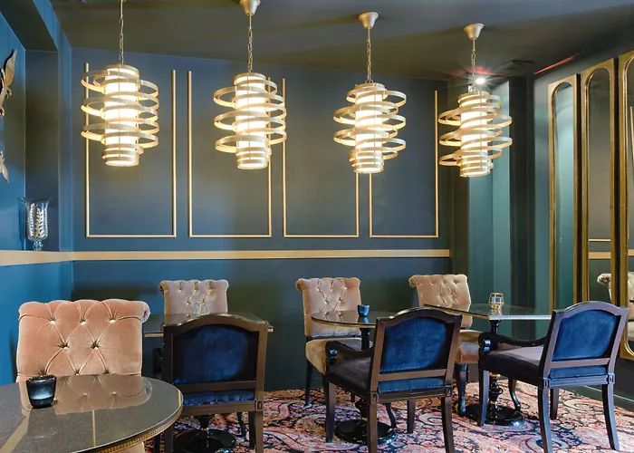 New Republique - Ex Albert's Hotel