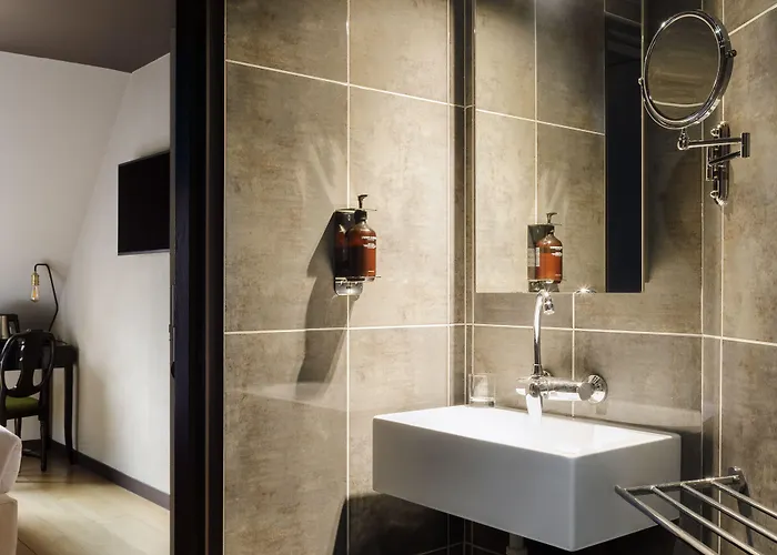 ホテル New Republique - Ex Albert's 4*