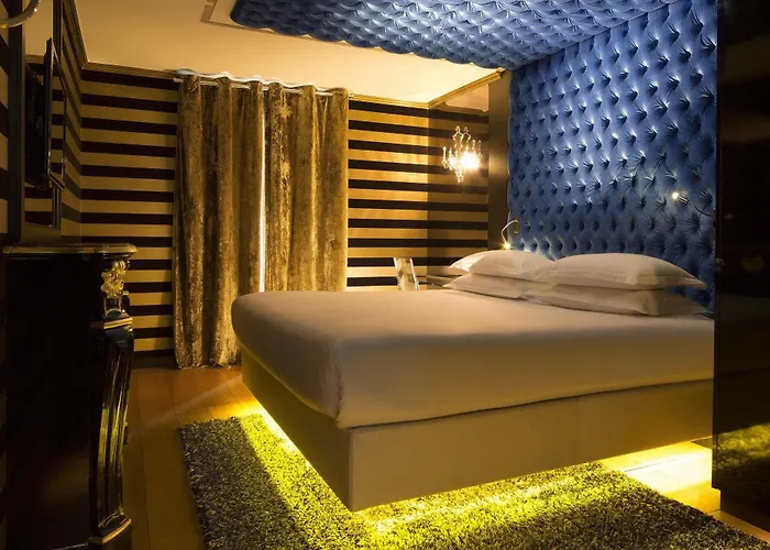 New Republique - Ex Albert's 4*