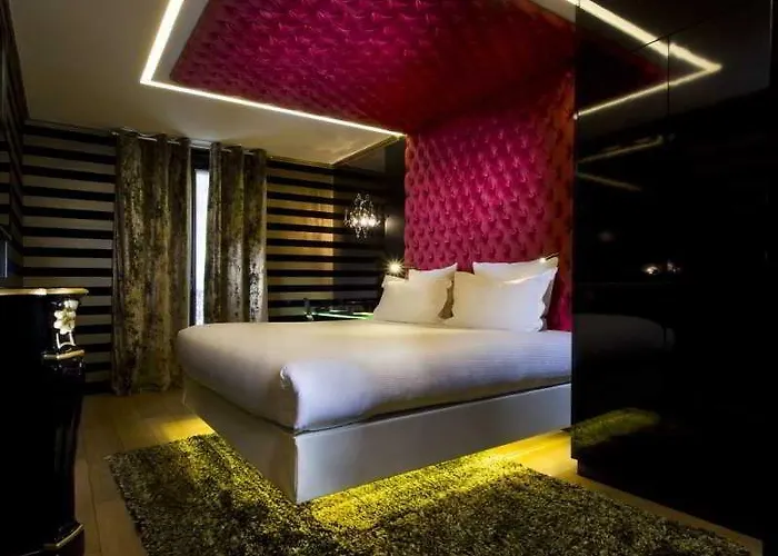 New Republique - Ex Albert's 4*